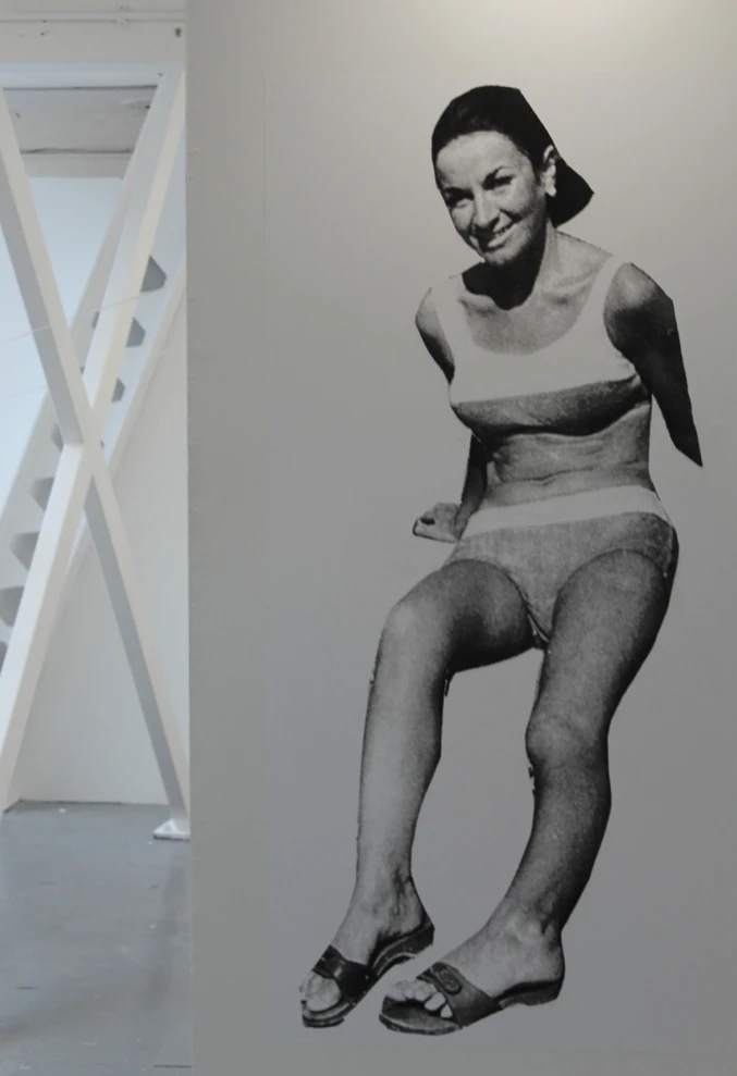 *Granny Beach*, vinyl print, 91 x 186 cm.
