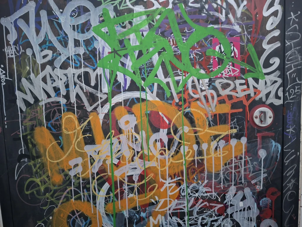 Graffiti colour composition reference.