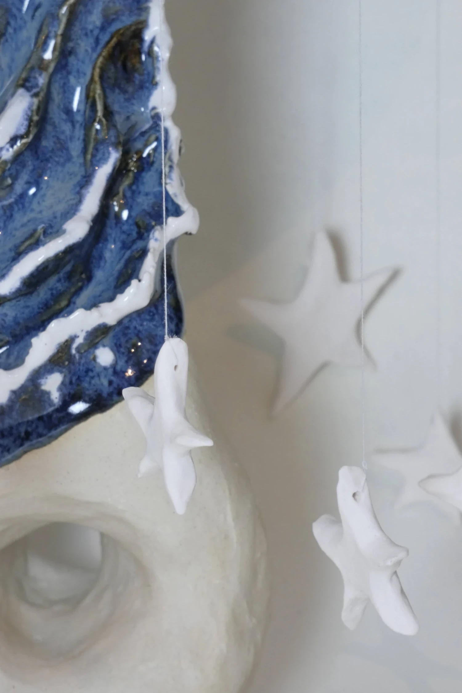 *Orbital Tension*, stoneware, porcelain and catgut, 35 x 25 x 25 cm.