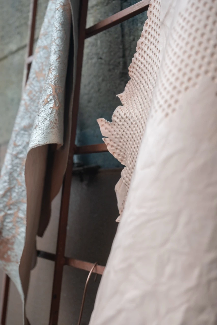 Leather moulding, cracked effect on goatskin.