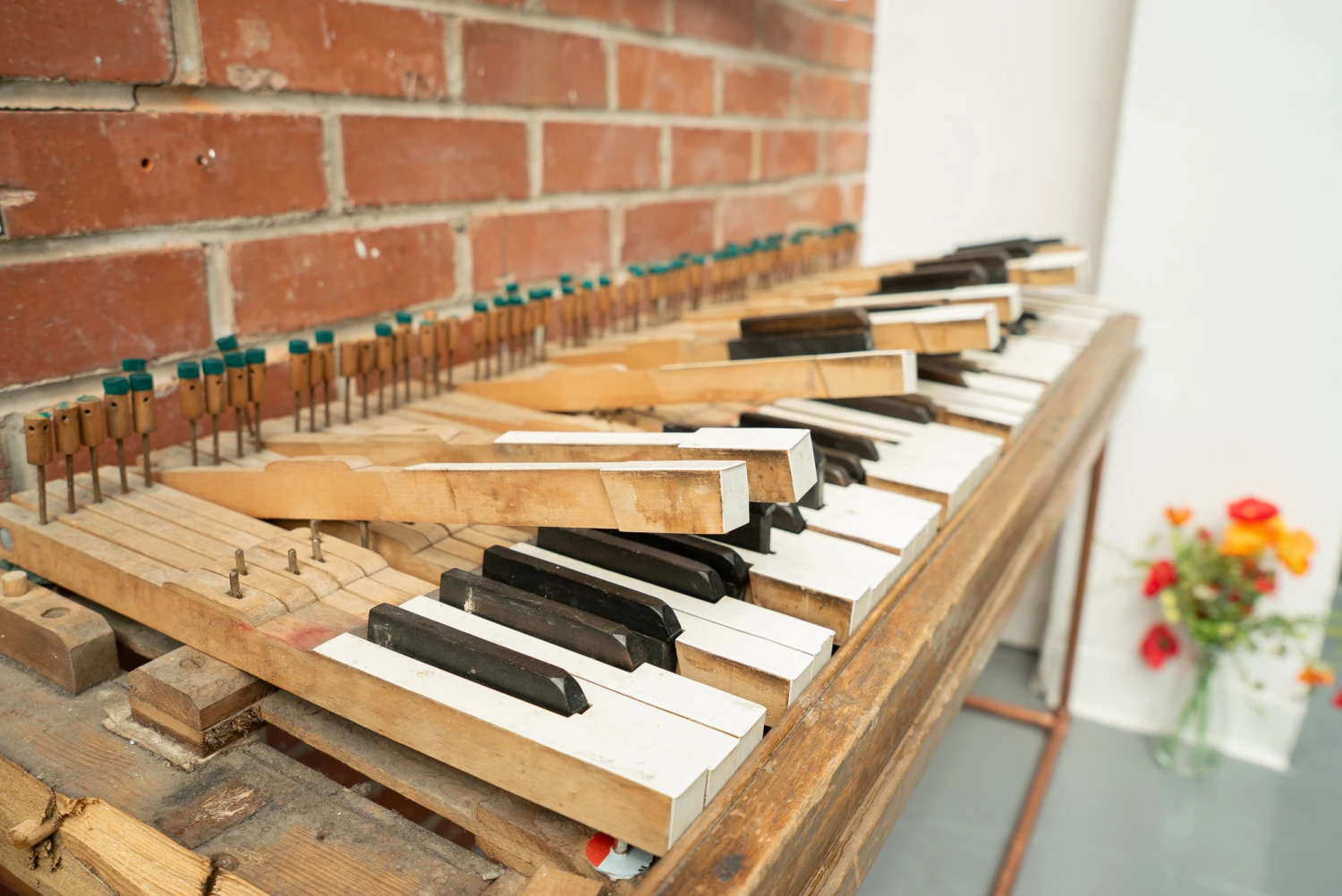 **3** *-genic*, keybed of piano.