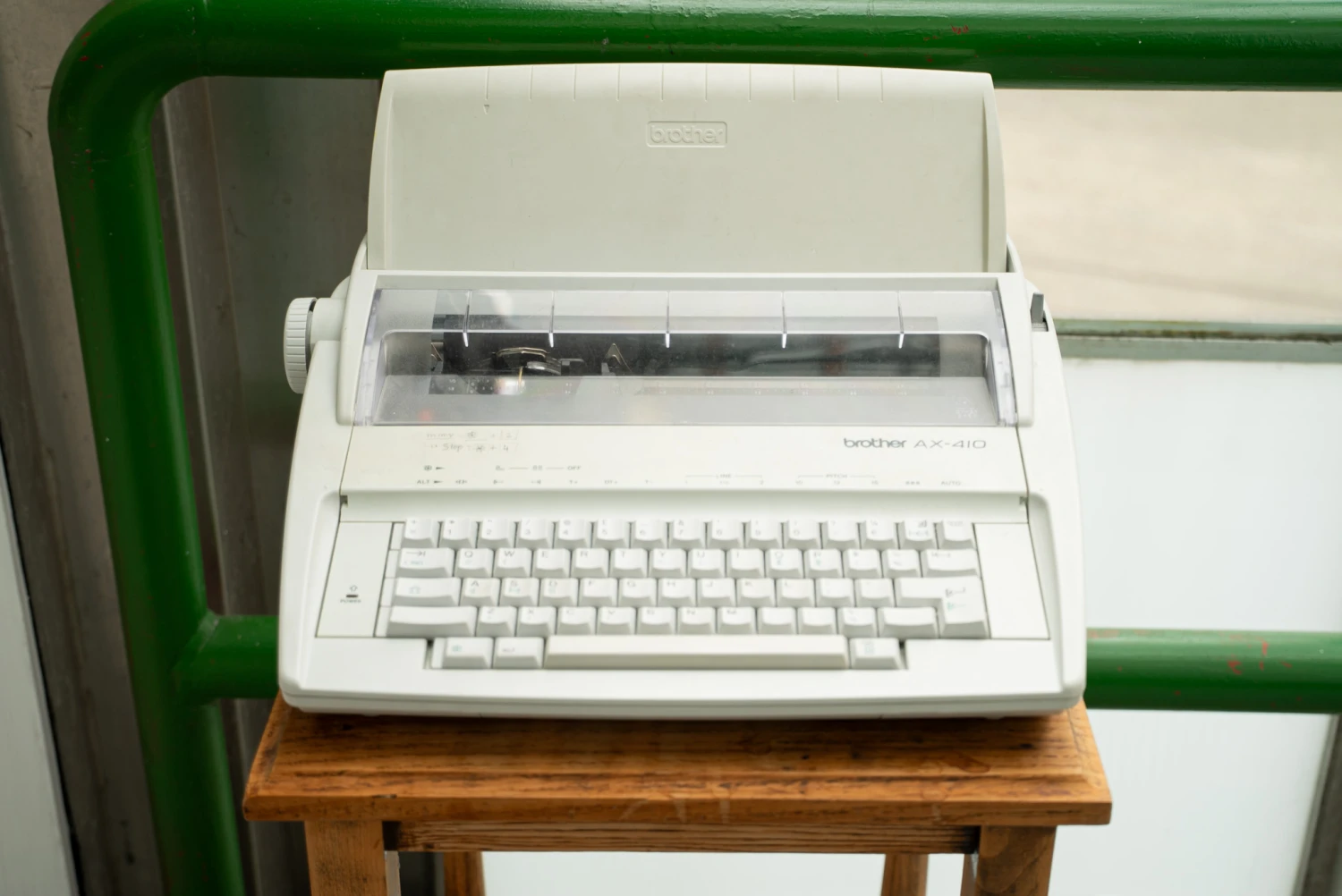 **4** *-genic*, AX410 brother electric typewriter.