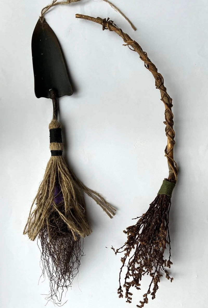 <p><em>Bog Myrtle Roots & Shoots</em></p>