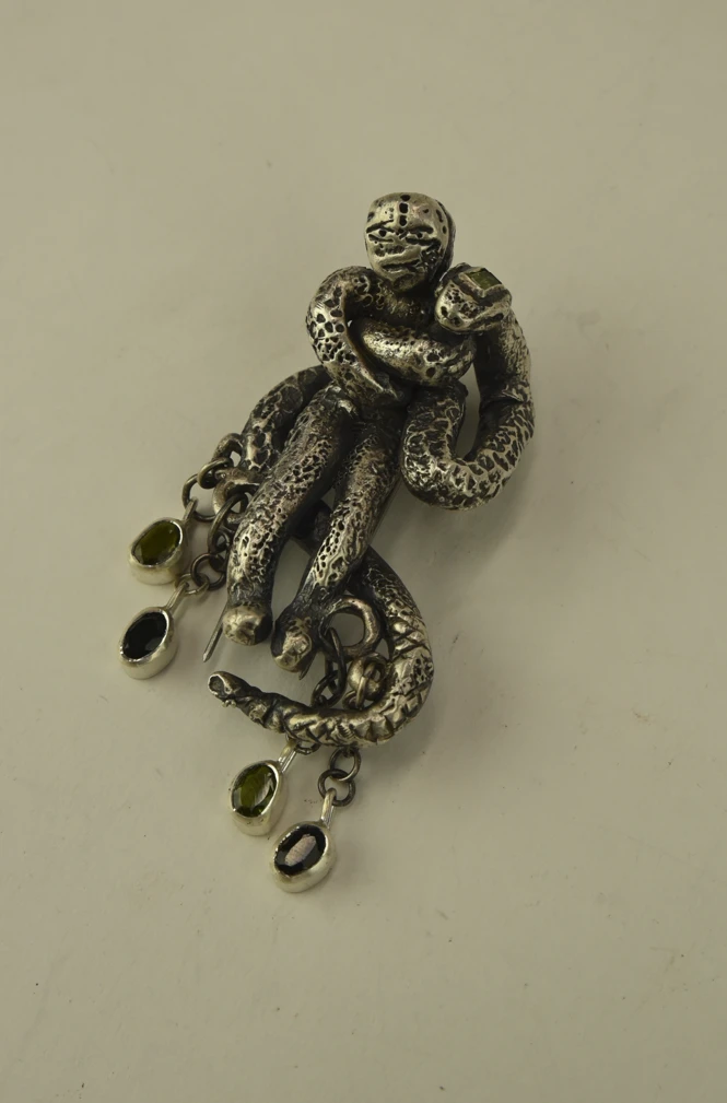*Envy Shoulder Brooch*, 925 Silver, green Tourmaline.