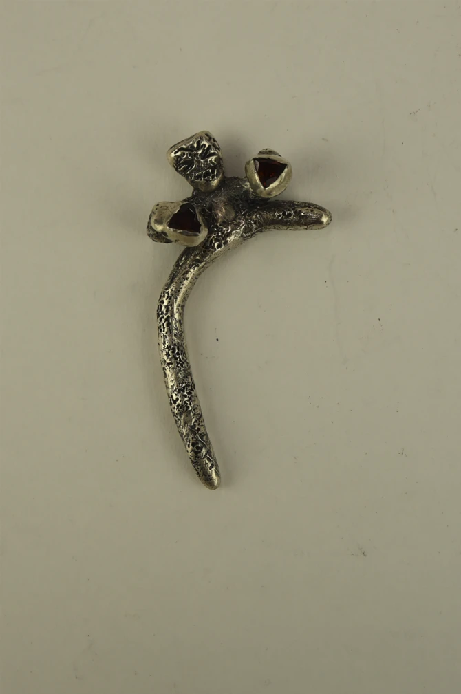 *Wrath Ear Cuff*, 925 Silver, Garnet.